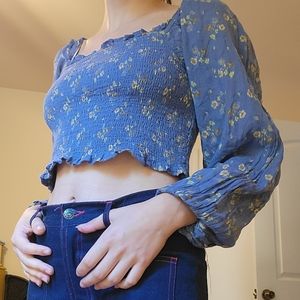 Aerie cropped puff sleeve elestic top with dainty floral.